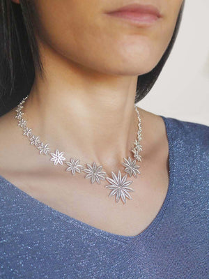 Colar Invasão Floral (59839447057)