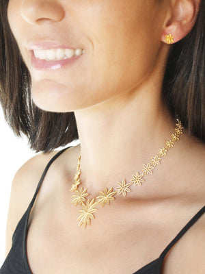 Colar Invasão Floral (59839447057)