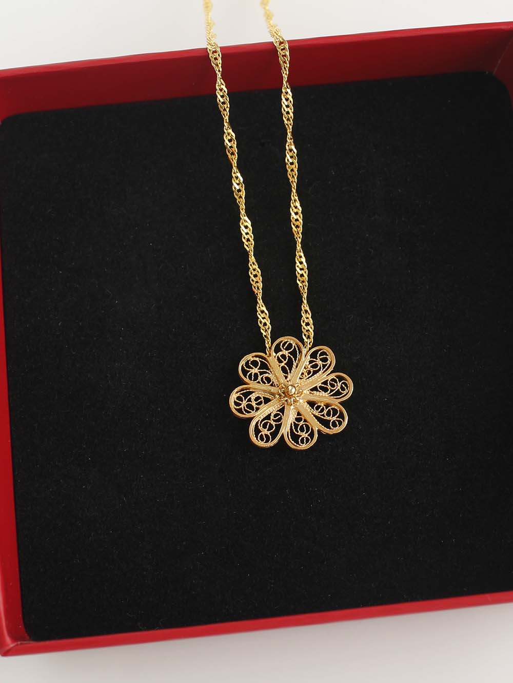 Medalha Flor em filigrana – Ouro 9k / Ouro 19k