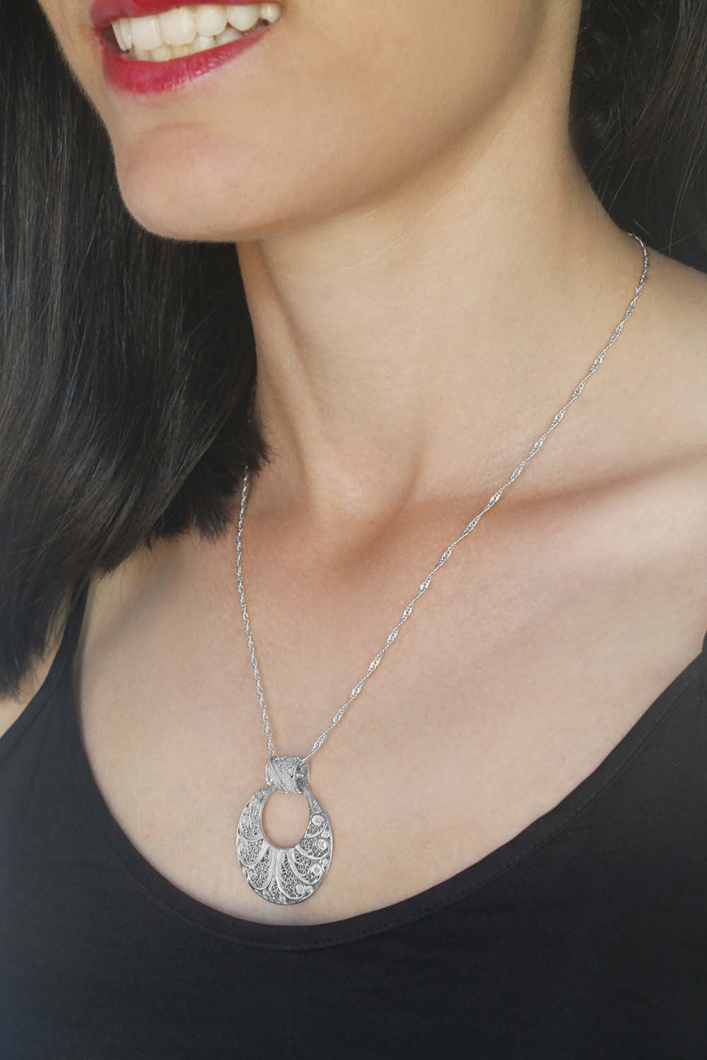 Medalha Escultural M em filigrana (2050753691707)