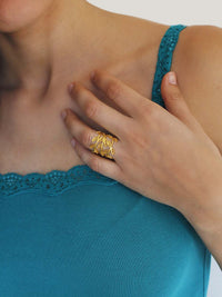 Anel Gentil com folhas em filigrana – Ouro 9k / Ouro 19k